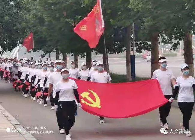 招手即停!洛阳多名私家车主组爱心车队免费接游客
