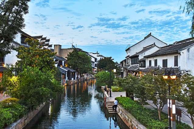 跳动的圆球