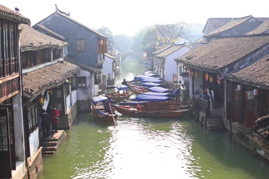 观山湖区云潭街道关工委组织未成年人开展糖葫芦制作活动